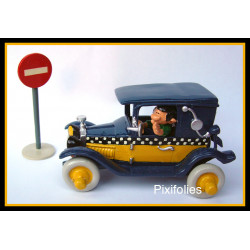 GASTON DANS SA VOITURE FIGURINE 6 CM